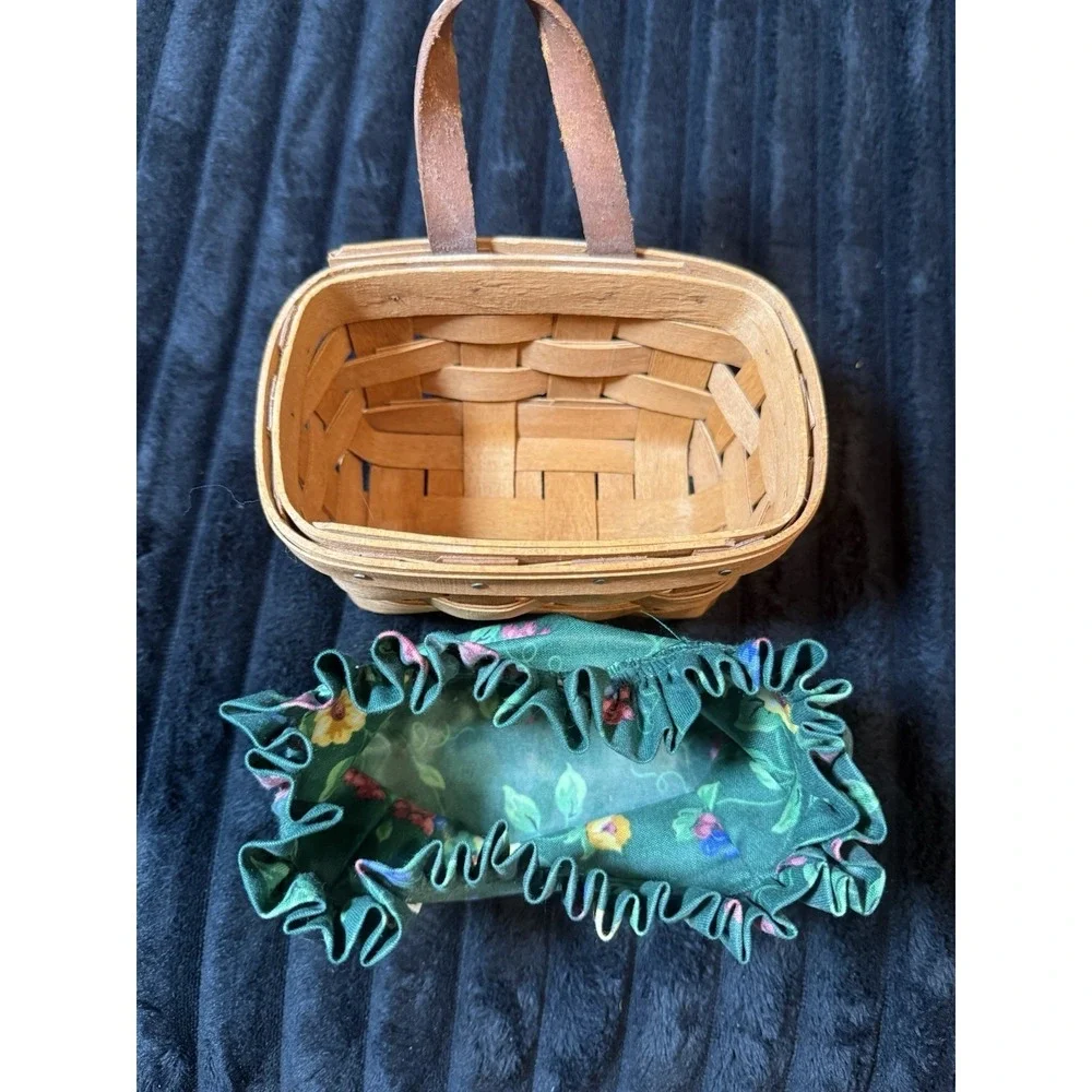 1989 VINTAGE LONGABERGER 6 X 4 X 3 HANGING WOODEN WEAVE BASKET, HANDLE And Liner